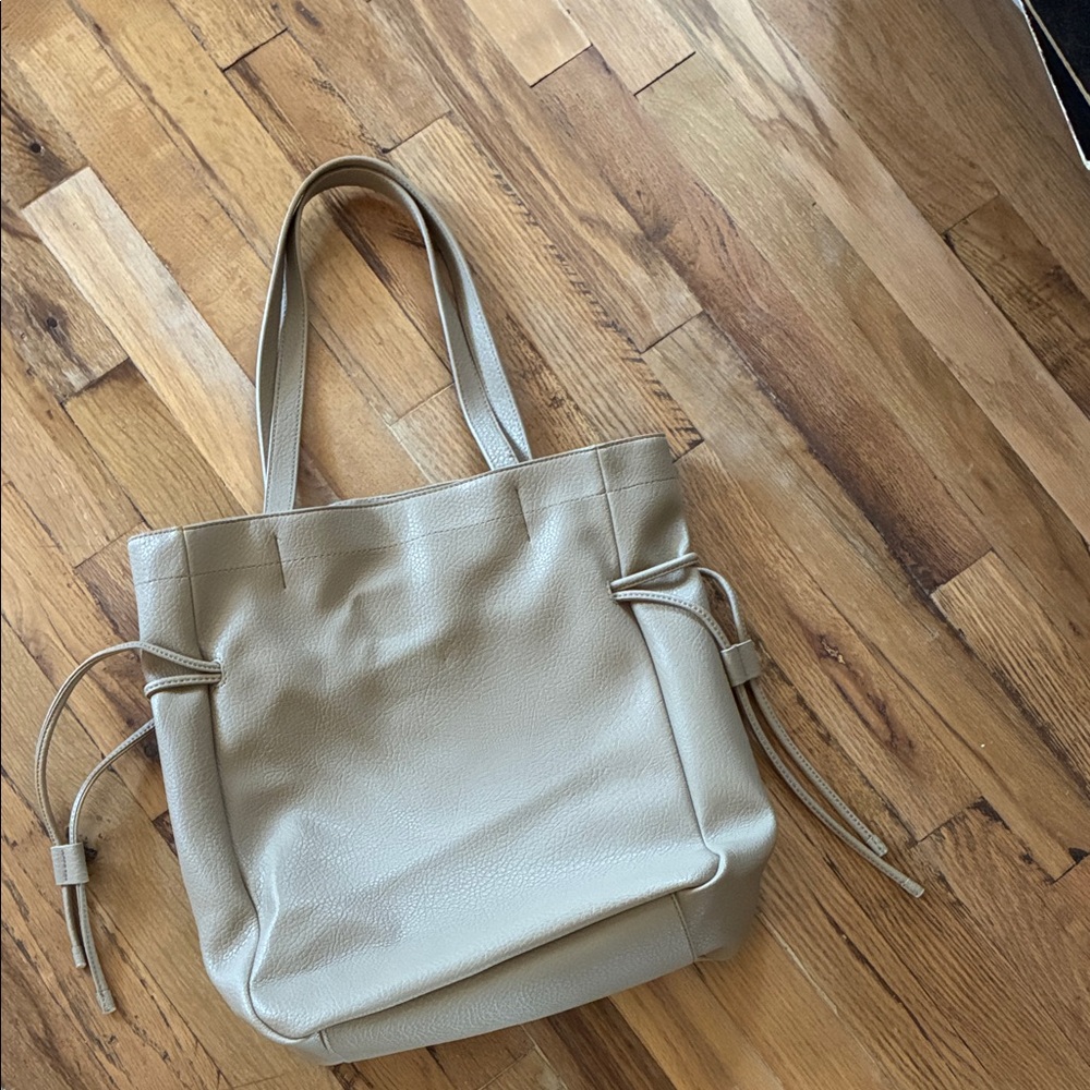 Elegant Banana Republic Tan Tote Bag new without tag!